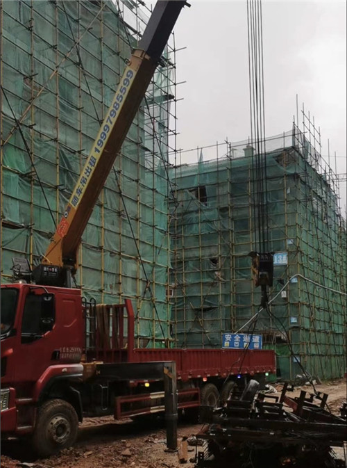 万州区“慢工细活”—— 吊车的 “微动控制” 技术