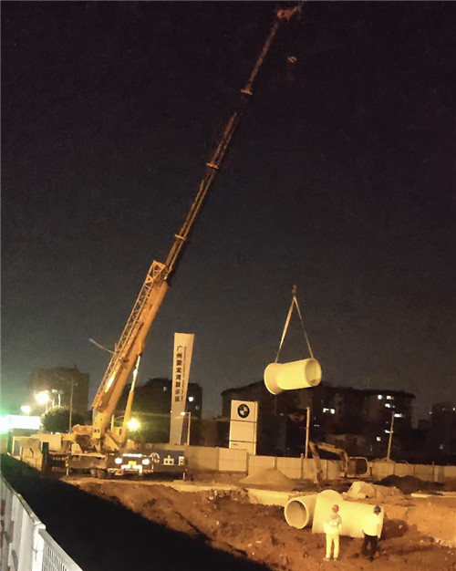 万州区“弯臂矫正”—— 吊车的 “形变补偿” 技术