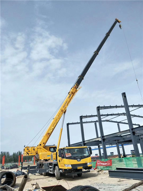 万州区超高层建筑钢结构吊装案例